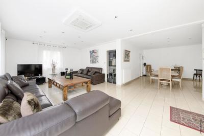 Maison - 250 m² - 5 pièces