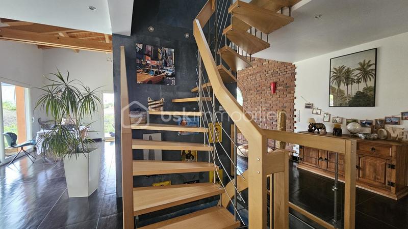 Maison - 166 m² - 6 pièces