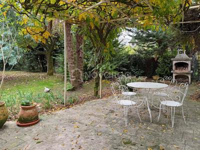 Maison - 215 m² - 9 pièces