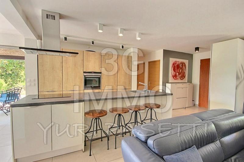 Villa - 1 365 m² - 5 pièces