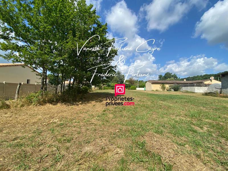 Terrain constructible - 1 468 m²