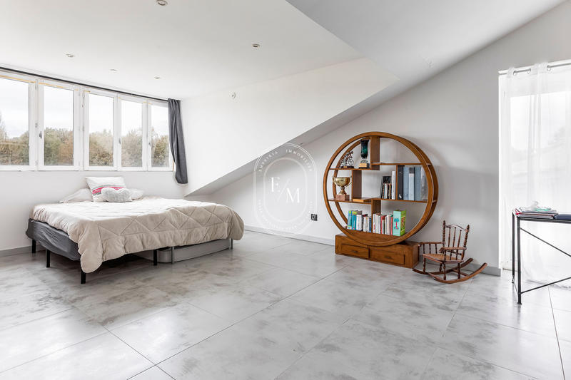 Maison - 297 m² - 12 pièces