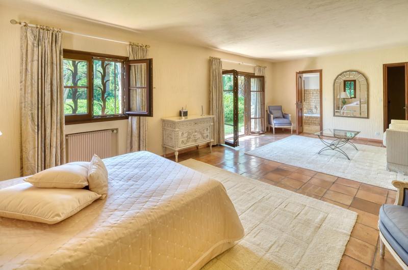 Villa - 460 m² - 9 pièces