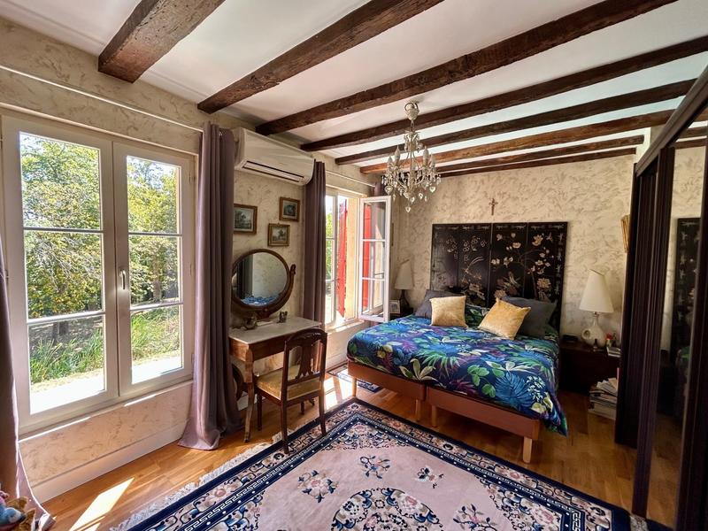 Maison - 330 m² - 13 pièces