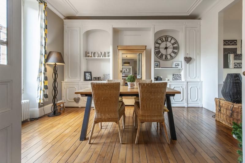 Maison - 210 m² - 8 pièces