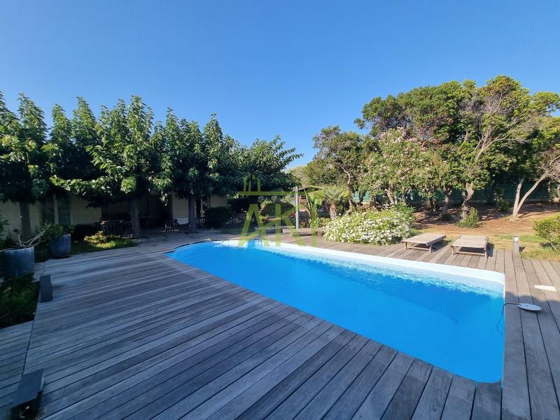 Maison - 278 m² - 9 pièces