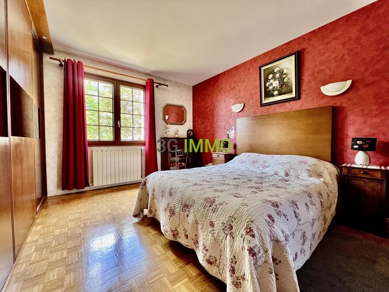 Maison traditionnelle - 195 m² - 5 pièces