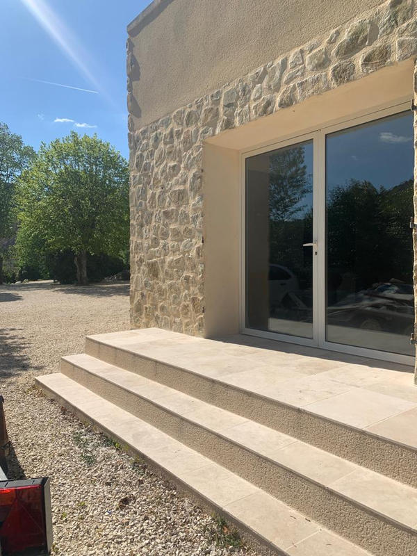 Mas - 350 m² - 14 pièces