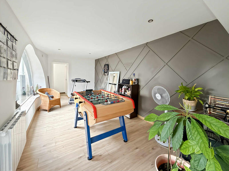 Maison - 211 m² - 8 pièces