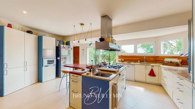 Villa - 326 m² - 10 pièces