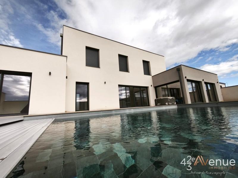 Maison - 229 m² - 5 pièces