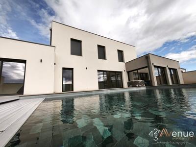 Maison - 229 m² - 5 pièces