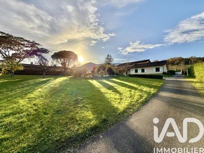 Maison - 210 m² - 7 pièces