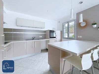 Maison - 140 m² - 5 pièces