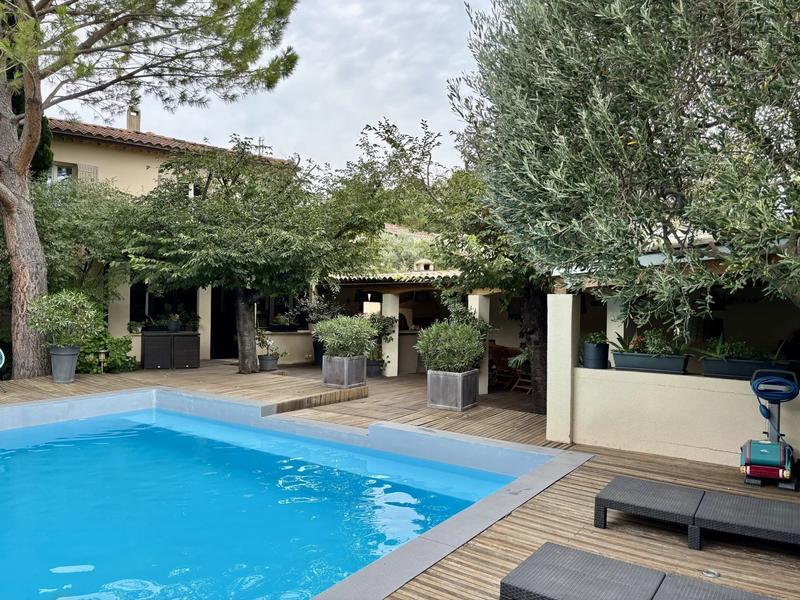 Maison - 187 m² - 6 pièces