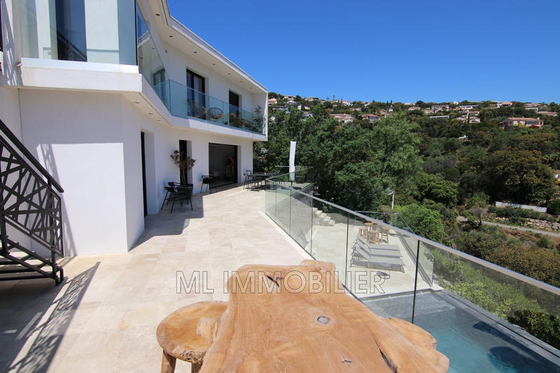 Maison contemporaine - 310 m² - 8 pièces