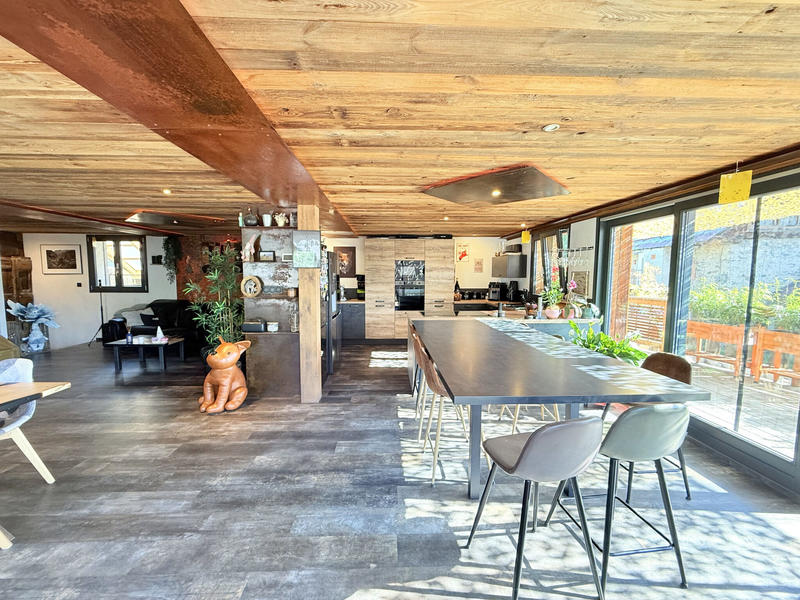 Châlet - 159 m² - 8 pièces