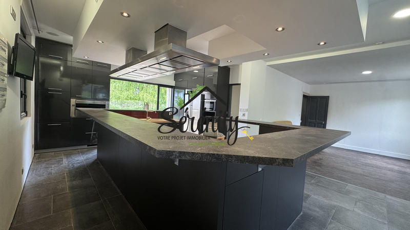 Maison - 169 m² - 8 pièces