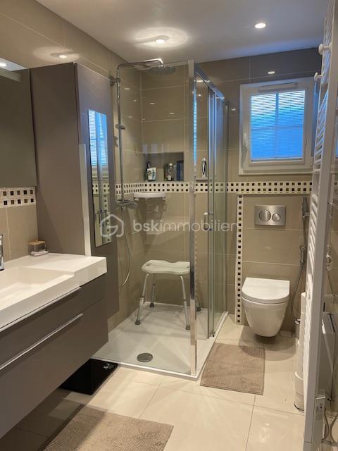 Propriété - 179 m² - 7 pièces