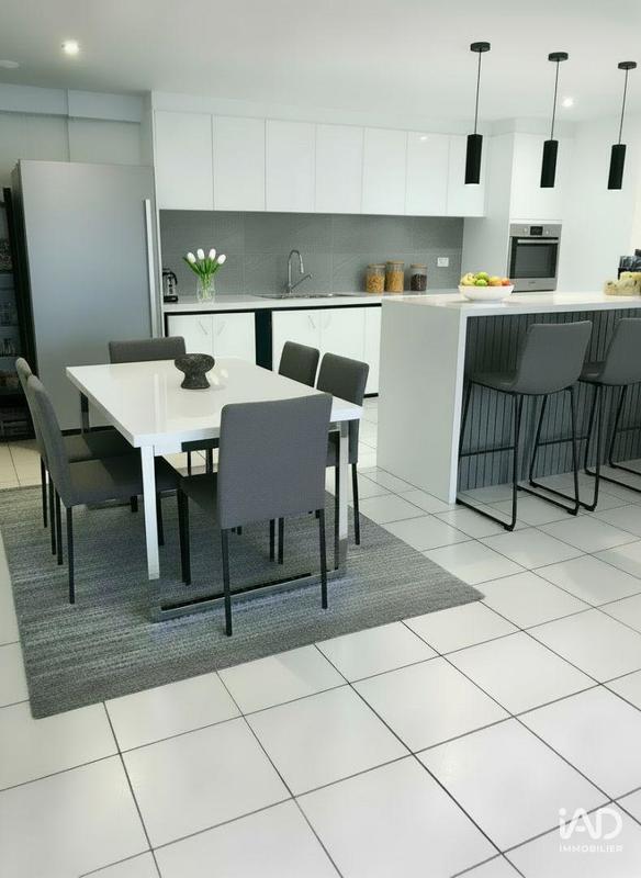 Maison - 400 m² - 6 pièces