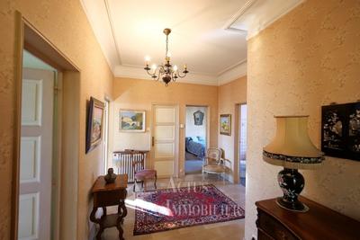 Maison - 240 m² - 9 pièces