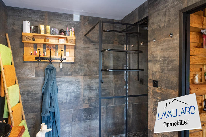 Maison - 260 m² - 10 pièces