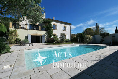 Maison - 227 m² - 10 pièces