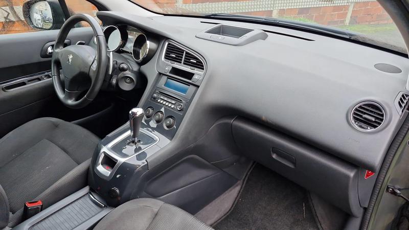 Peugeot 5008 1.6 E-HDi 115 Eat6 Allure - 7 places Automatique