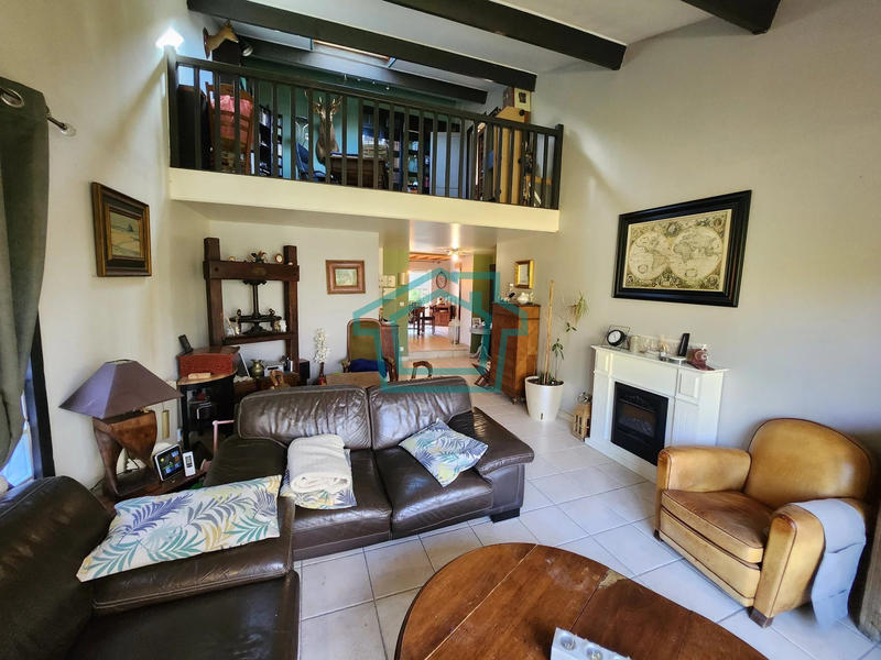 Maison - 230 m² - 7 pièces