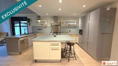 Maison - 327 m² - 7 pièces