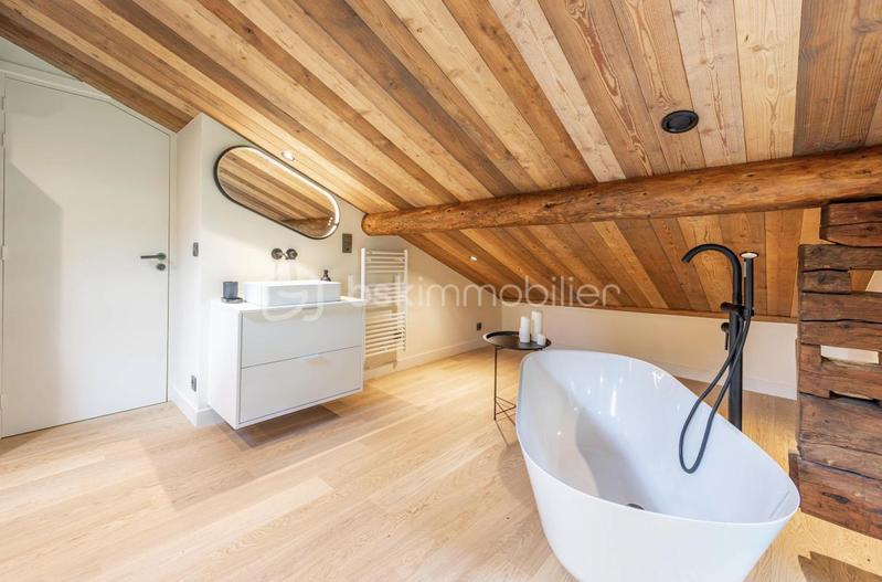 Châlet - 216 m² - 9 pièces