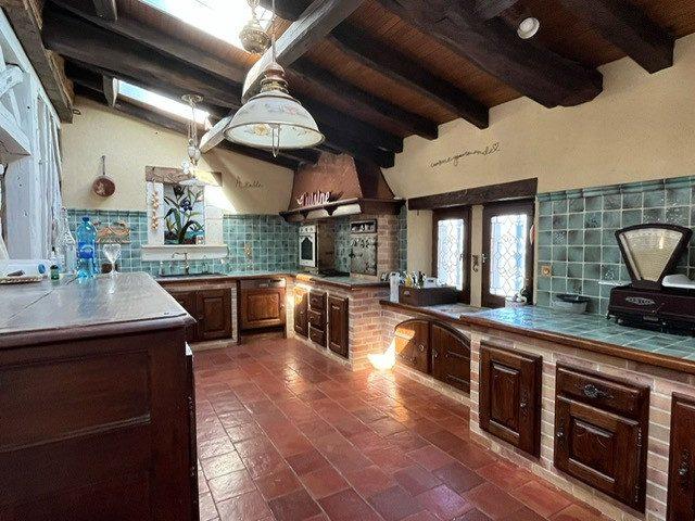 Maison traditionnelle - 330 m² - 10 pièces