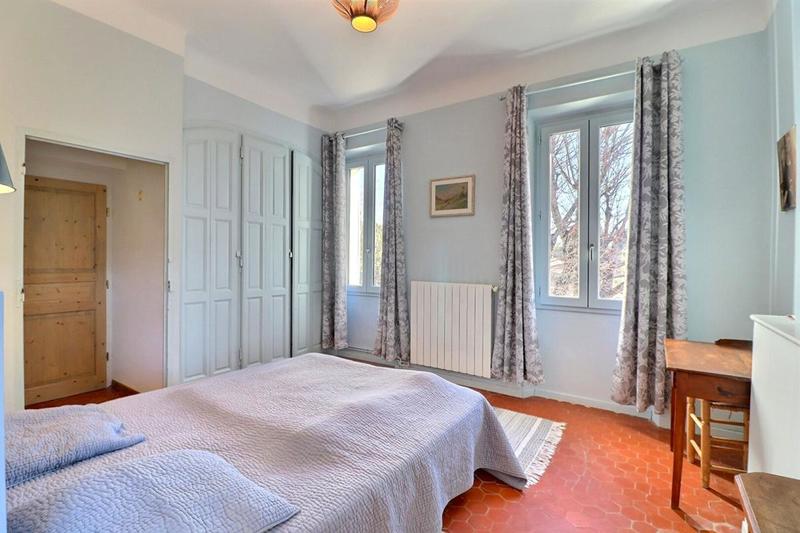 Maison - 230 m² - 14 pièces