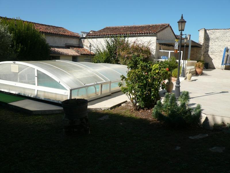 Maison - 350 m² - 9 pièces