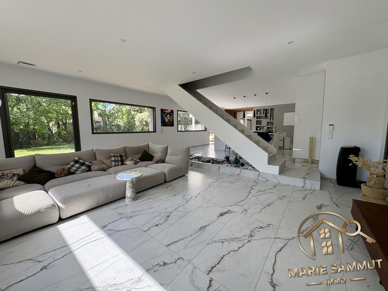 Maison contemporaine - 304 m² - 6 pièces