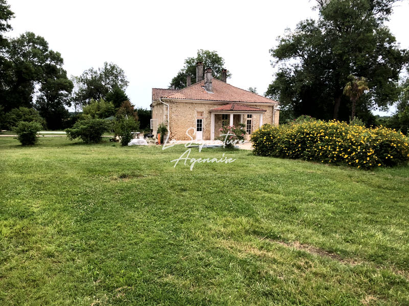 Propriété - 300 m² - 8 pièces