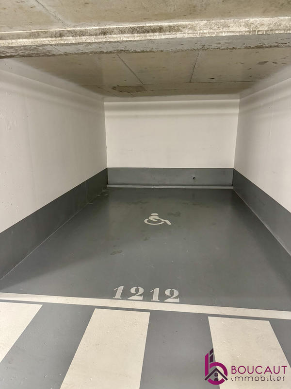 Parking / Garage - 12 m²