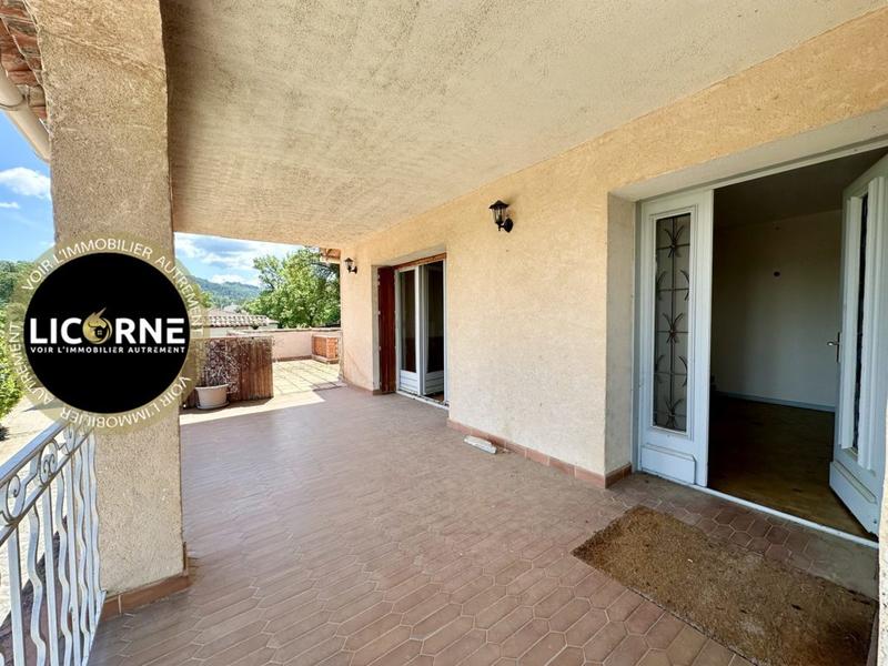 Villa - 168 m² - 9 pièces