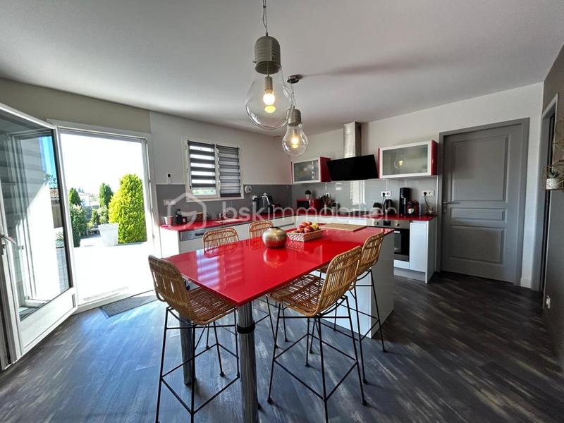 Maison traditionnelle - 201 m² - 7 pièces