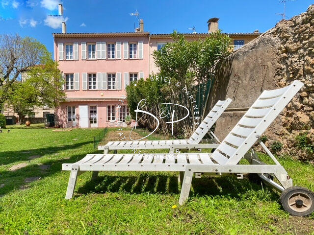 Maison - 315 m² - 13 pièces