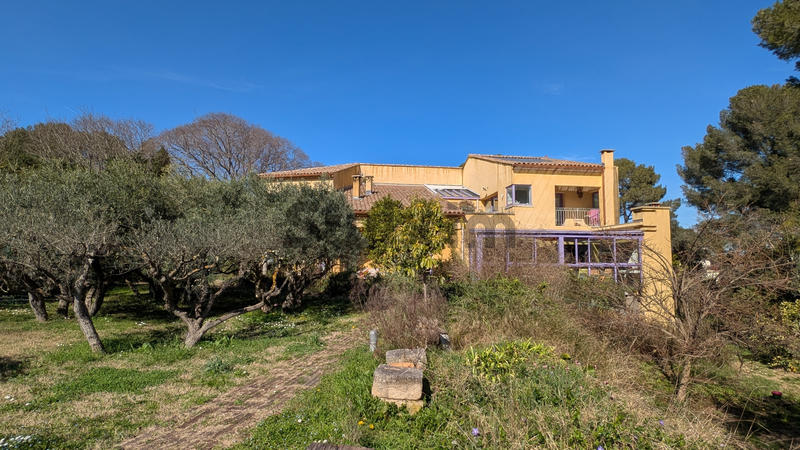 Propriété - 295 m² - 8 pièces