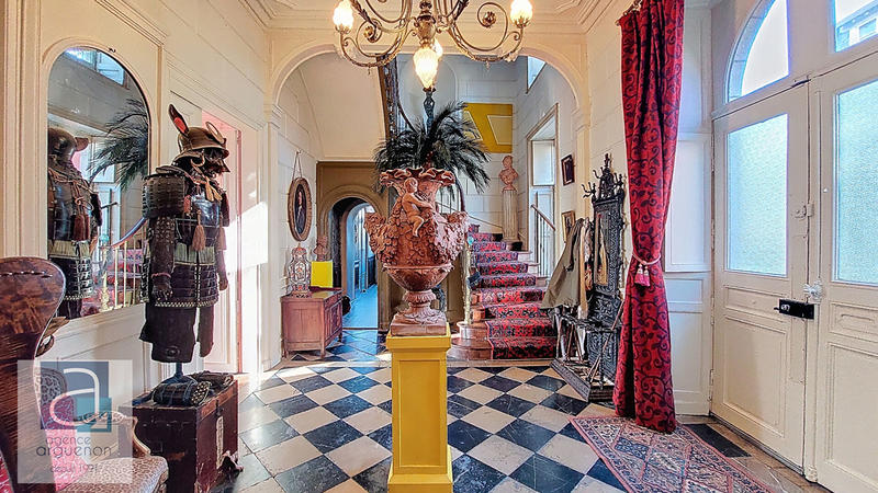 Maison - 327 m² - 11 pièces