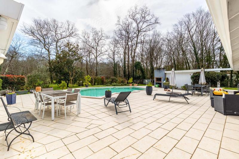 Maison d'architecte - 200 m² - 9 pièces