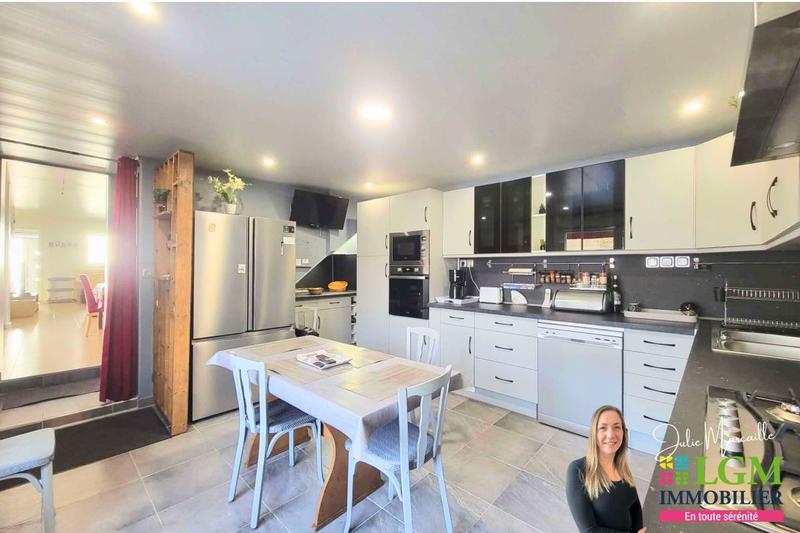 Propriété - 261 m² - 7 pièces