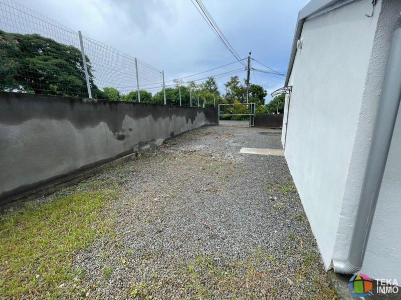 Local commercial - 85 m² - 3 pièces