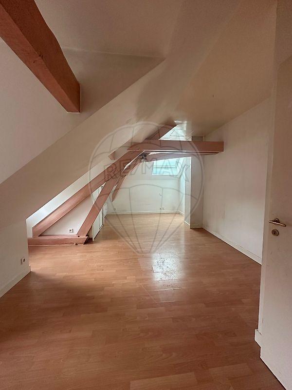 Maison - 331 m² - 8 pièces