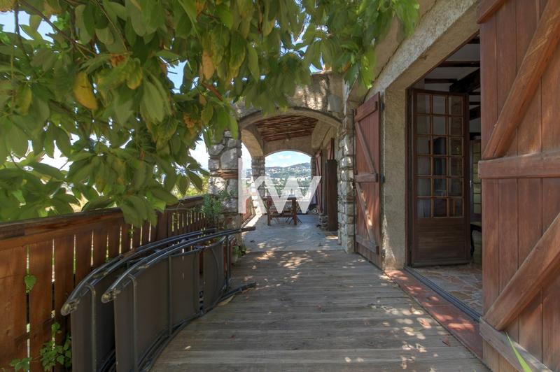 Maison - 213 m² - 10 pièces