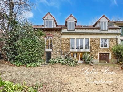 Maison - 430 m² - 12 pièces