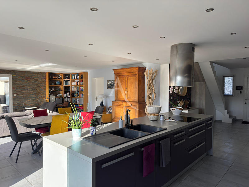 Maison - 188 m² - 7 pièces