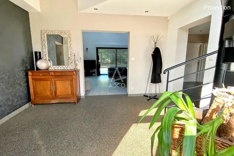 Maison - 275 m² - 8 pièces